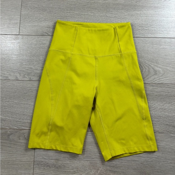 GIRLFRIEND COLLECTIVE High Rise Bike Shorts in Chartreuse - Picture 4 of 12